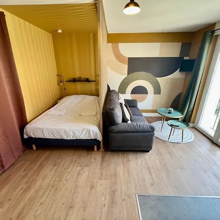 Au Calme Sur Cour Apartment *