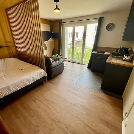 Au Calme Sur Cour Apartment *